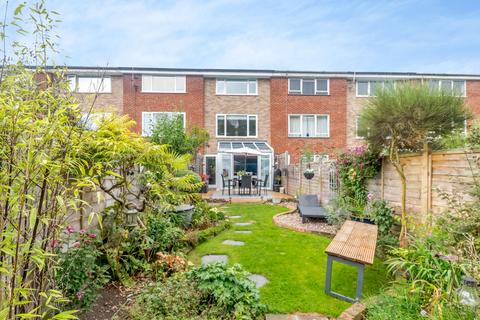 335 Waterside, Chesham, HP5 1QE