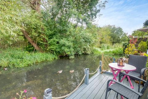335 Waterside, Chesham, HP5 1QE