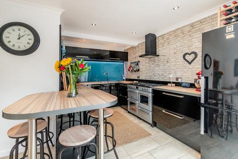 335 Waterside, Chesham, HP5 1QE