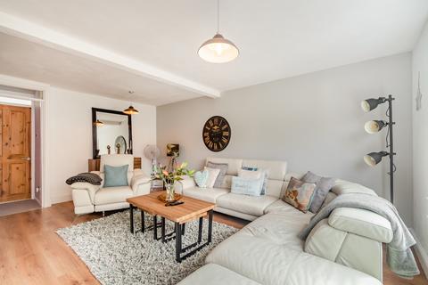 335 Waterside, Chesham, HP5 1QE