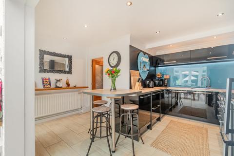 335 Waterside, Chesham, HP5 1QE