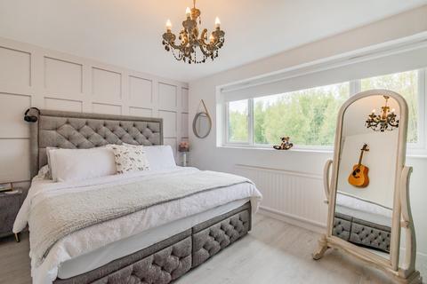 335 Waterside, Chesham, HP5 1QE