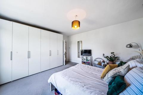 14d Breakspears Road, London, SE4 1UW