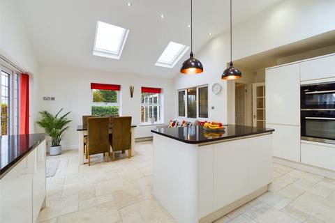 3 bedroom bungalow for sale - The Compa, Kinver, Stourbridge, West Midlands, DY7