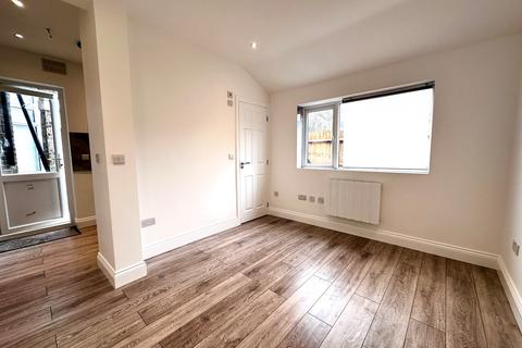 Studio to rent, St. Leonards Road,Ealing, W13