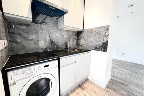 Studio to rent, St. Leonards Road,Ealing, W13