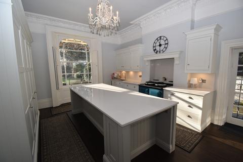 5 bedroom villa to rent, Avenue Road, Leamington Spa, Warwickshire, CV31