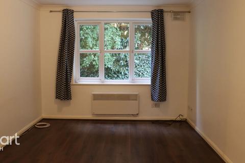 1 bedroom apartment to rent, Worcester Gardens, Slough