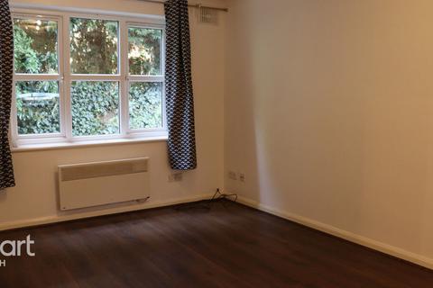 1 bedroom apartment to rent, Worcester Gardens, Slough