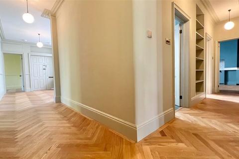 4 bedroom apartment to rent - London NW6