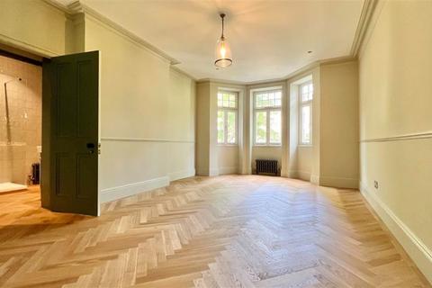 4 bedroom apartment to rent - London NW6