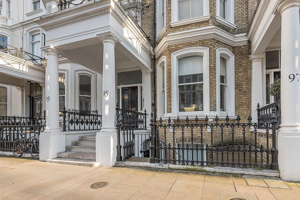 Detached house exterior