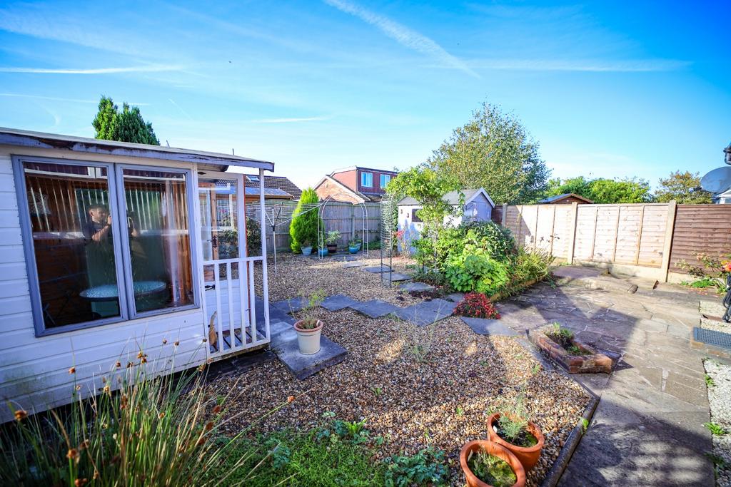 Bakewell Road, Warrington, WA5 4PA 3 bed semidetached bungalow for