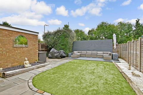 304 Kingston Road, Leatherhead, KT22 7QE