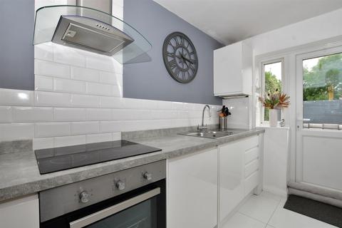 304 Kingston Road, Leatherhead, KT22 7QE