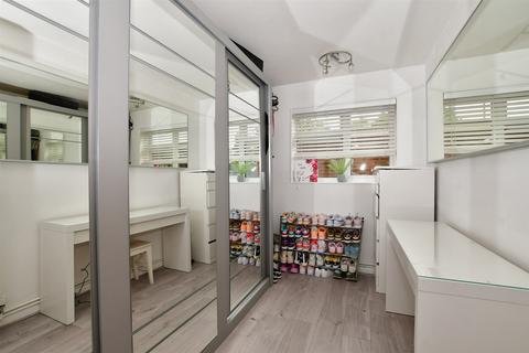 304 Kingston Road, Leatherhead, KT22 7QE