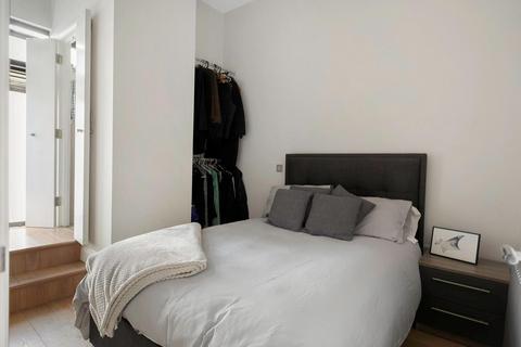 2 bedroom maisonette for sale, Gironde Road, London, SW6