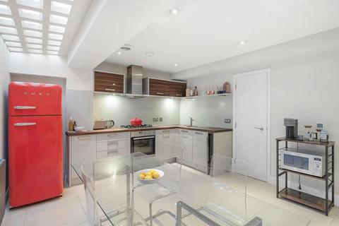 2 bedroom maisonette for sale, Gironde Road, London, SW6