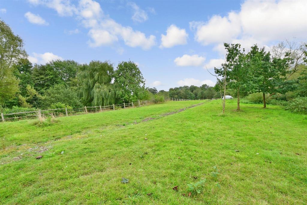 London Road, Addington, West Malling, Kent 4 bed semidetached house