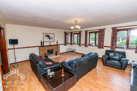 3 bedroom detached house for sale - 14 Heyhouses Lane