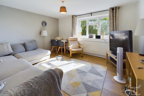 2 bedroom flat for sale - Pightle Crescent, Buckingham