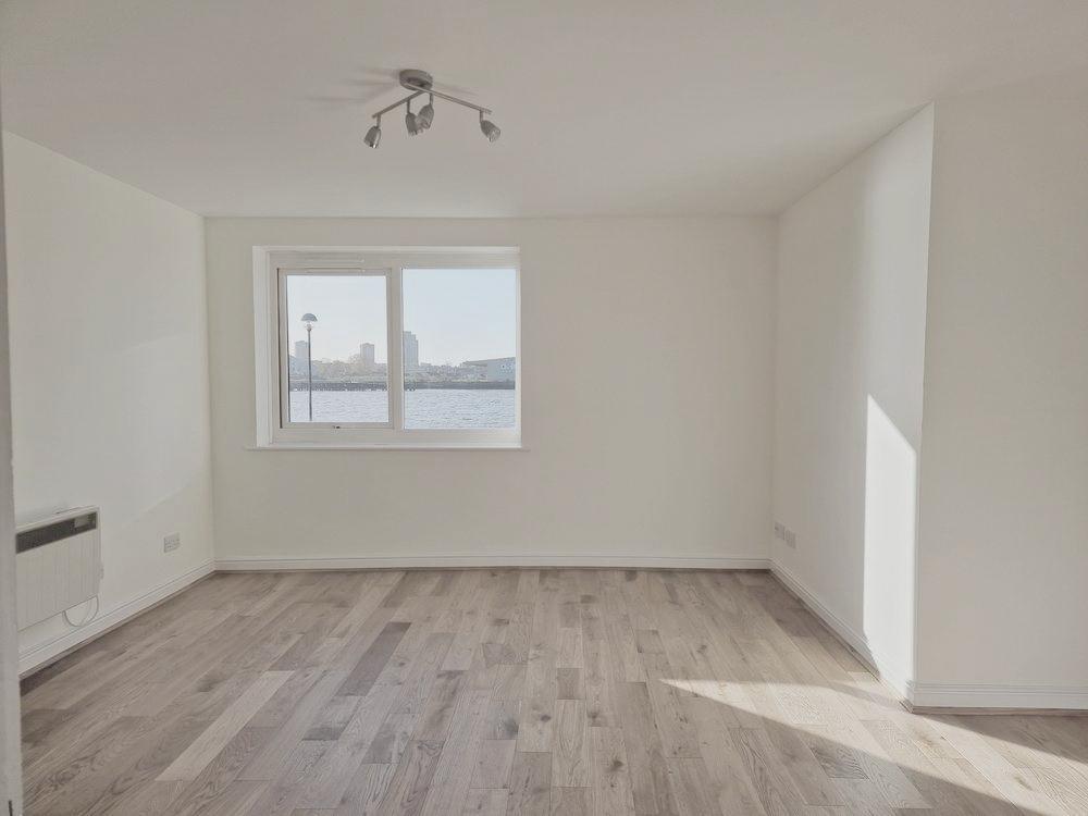 2 bedroom apartment with direct river view and pa