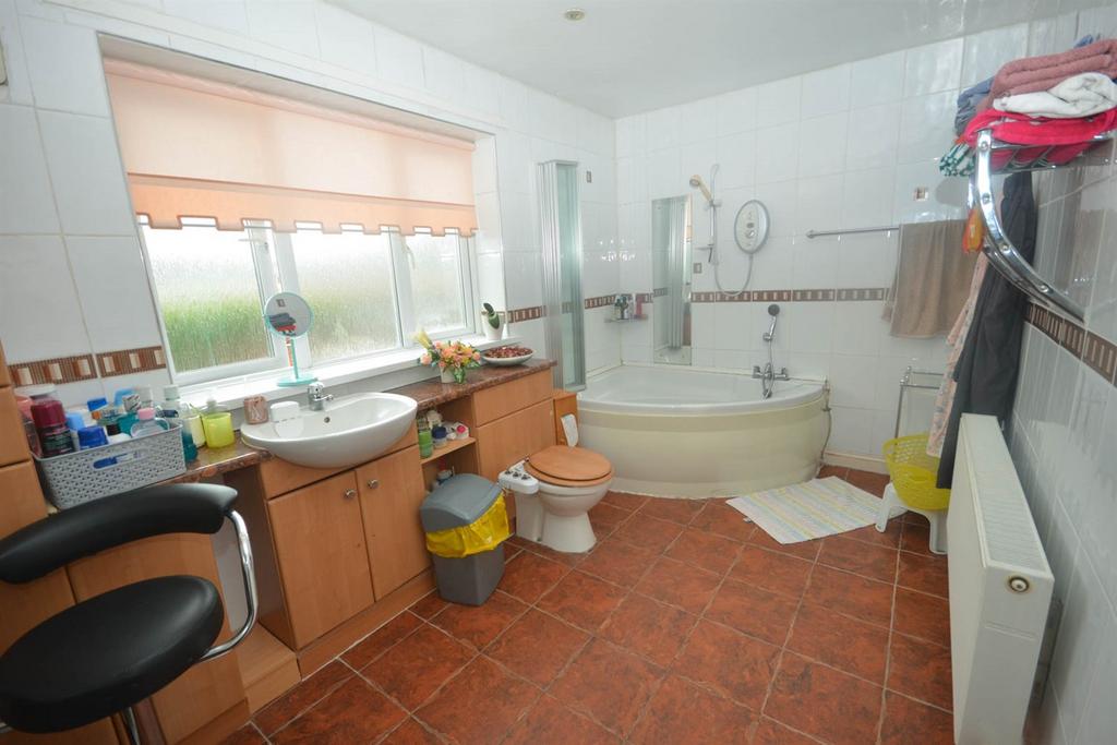 En Suite Bathroom