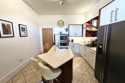 3 bedroom flat to rent, Fountainhall Road, West End, Aberdeen, AB15