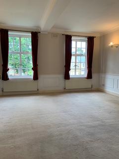 2 bedroom flat to rent - The Green, London N14