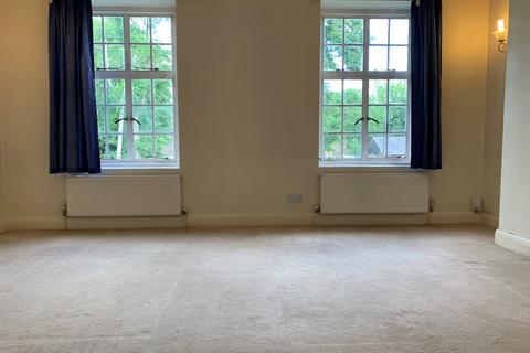 2 bedroom flat to rent - The Green, London N14