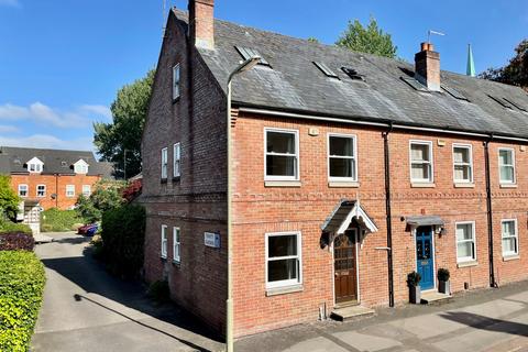 4 bedroom townhouse to rent, City-centre townhouse, Middle Brook Street, Winchester