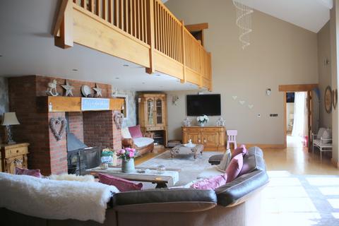 6 bedroom barn conversion for sale - Guilsfield SY21