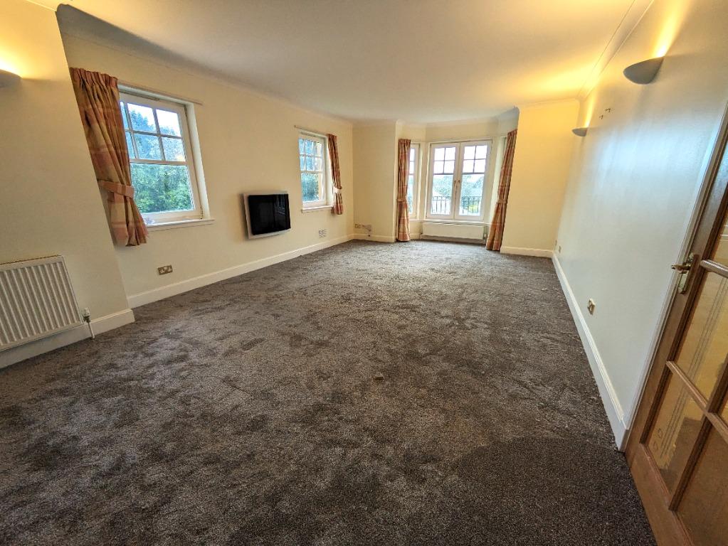 Cramond Road North, Cramond, Edinburgh, EH4 2 bed flat £1,250 pcm (£
