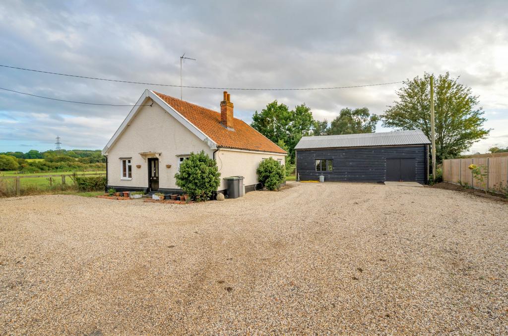 Earl Stonham, Stowmarket, Suffolk, IP14 3 bed bungalow for sale £500,000