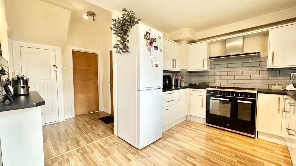 Coniston Gardens, Ilford IG4 5 bed end of terrace house for sale £700,000