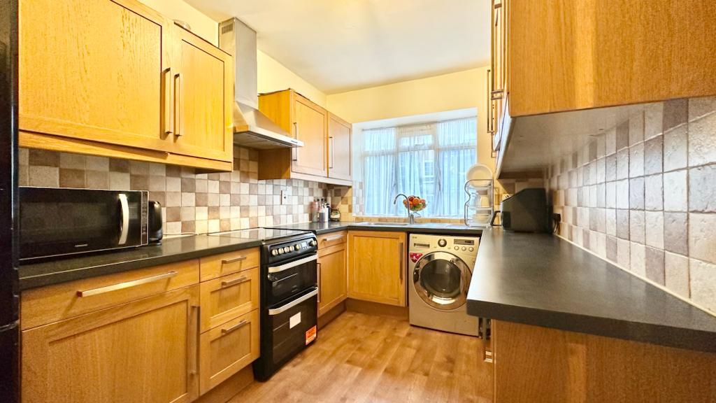 Padstow House, Three Colt Street, London E14 3 bed flat for sale £450,000