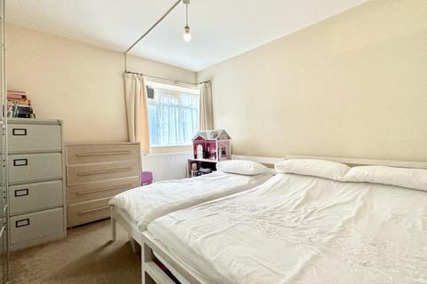 3 bedroom flat for sale, Padstow House, Three Colt Street, London E14