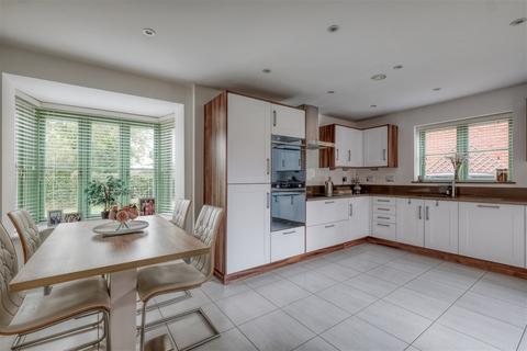 3 Harrison Fields, Crowle, Worcester, WR7 4DP