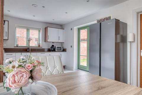 3 Harrison Fields, Crowle, Worcester, WR7 4DP