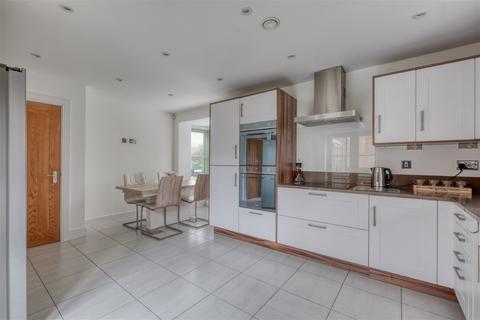 3 Harrison Fields, Crowle, Worcester, WR7 4DP
