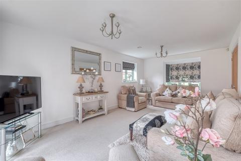 3 Harrison Fields, Crowle, Worcester, WR7 4DP