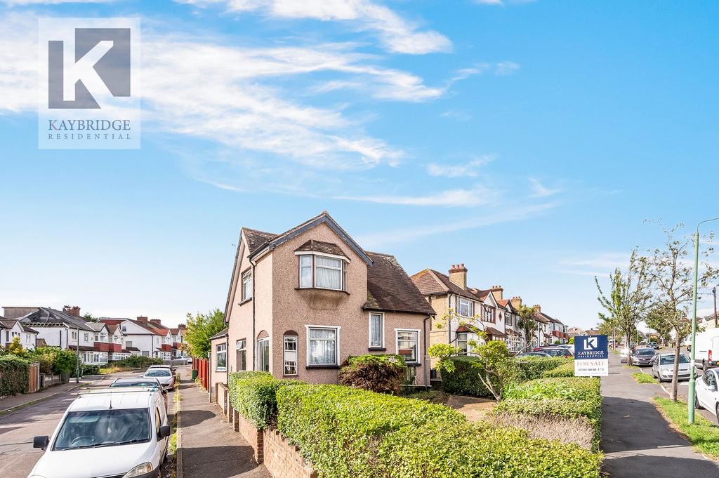 Charminster Road, Worcester Park, KT4 3 bed detached house for sale £