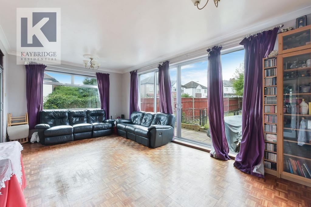 Charminster Road, Worcester Park, KT4 3 bed detached house for sale £