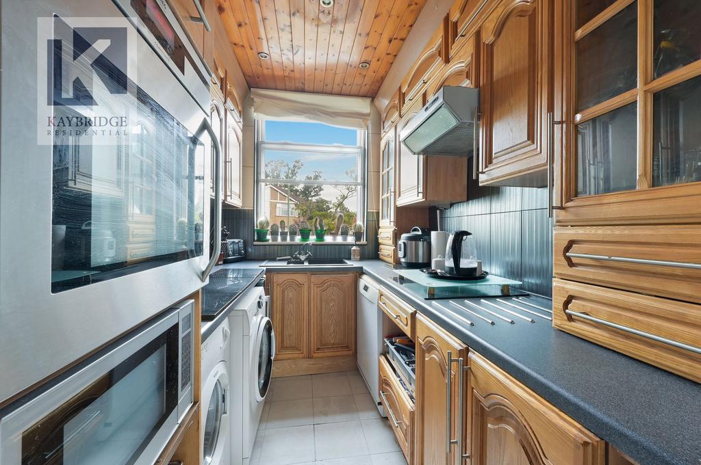 Charminster Road, Worcester Park, KT4 3 bed detached house for sale £