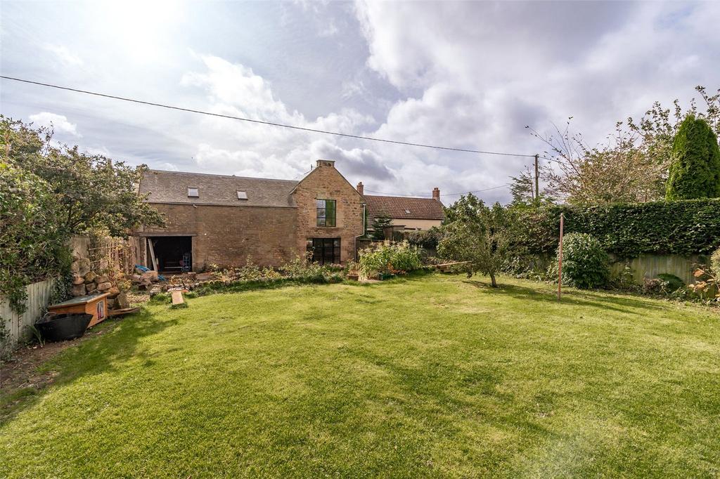 Glamis House, Main Street, Whitsome, Scottish Borders, TD11 4 bed end
