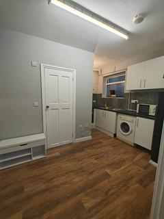 1 bedroom flat to rent, Lampton Road, Hounslow TW3