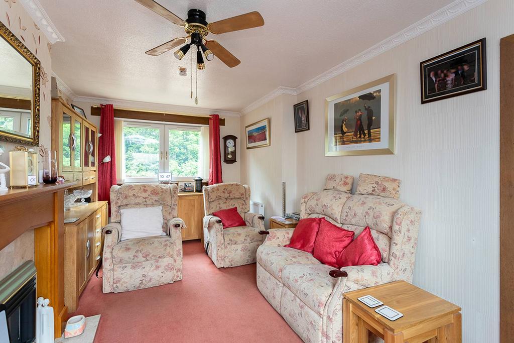 67 Copeland Crescent, Cowdenbeath, KY4 8LE 2 bed semidetached house