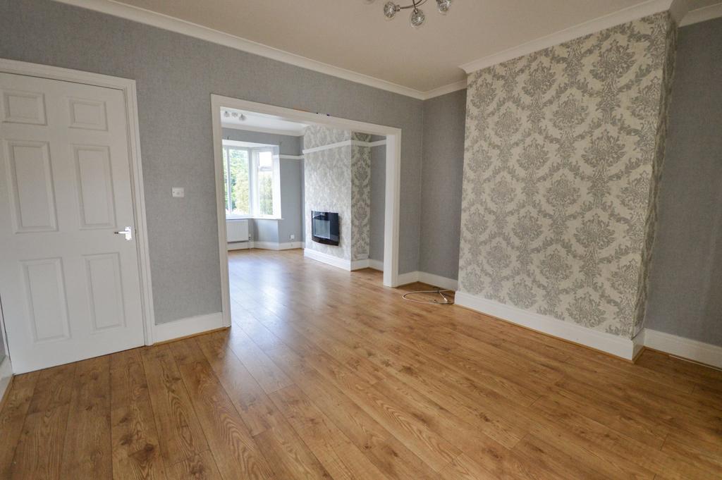 Prestwich, Manchester M25 3 bed semidetached house for sale £260,000