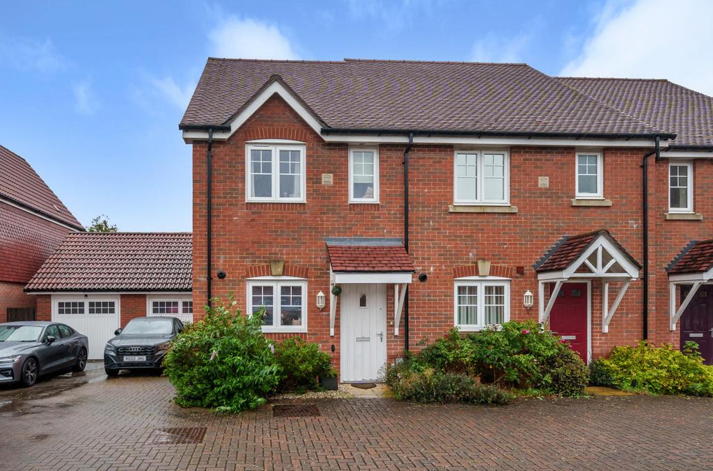 Claines Street, Holybourne, Alton, Hampshire, GU34 2 bed end of terrace