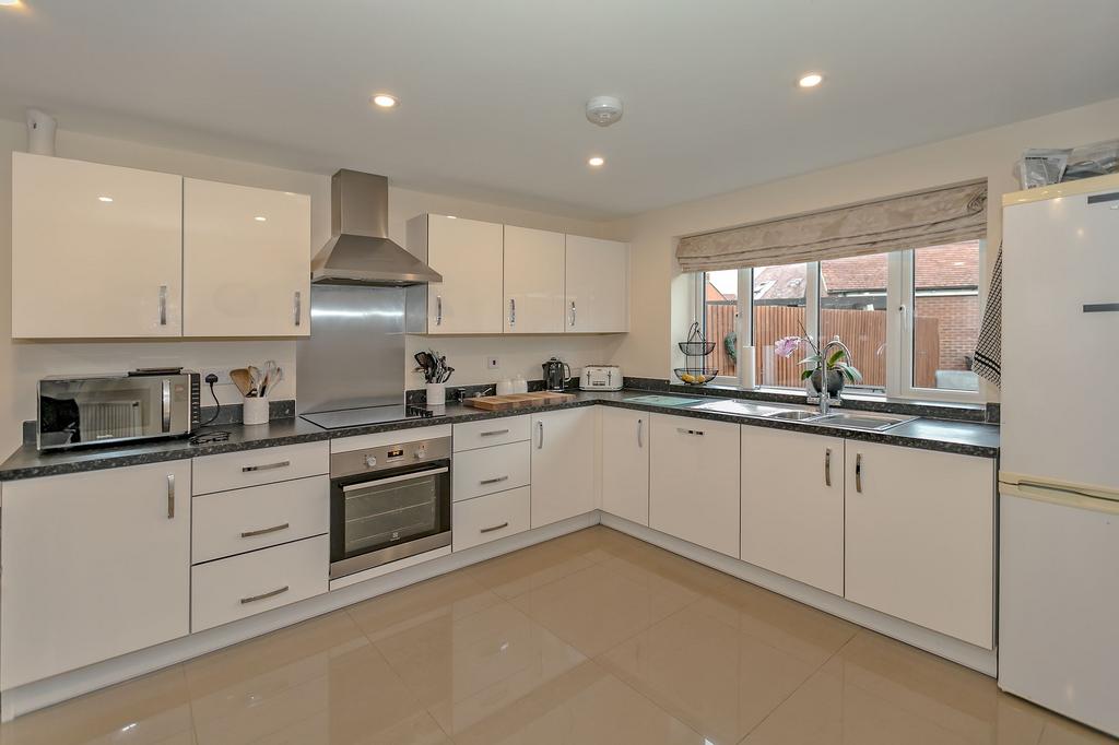 Buckingham, Buckingham MK18 4 bed detached house for sale £500,000